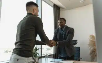 Les clés pour décrocher un emploi rapidement dans un marché compétitif