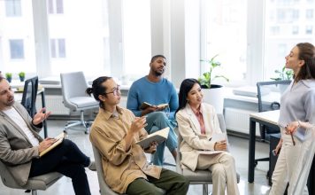 Réussir la transformation de votre PME ou ETI grâce au coaching des équipes Réussir la transformation de votre PME ou ETI grâce au coaching des équipes